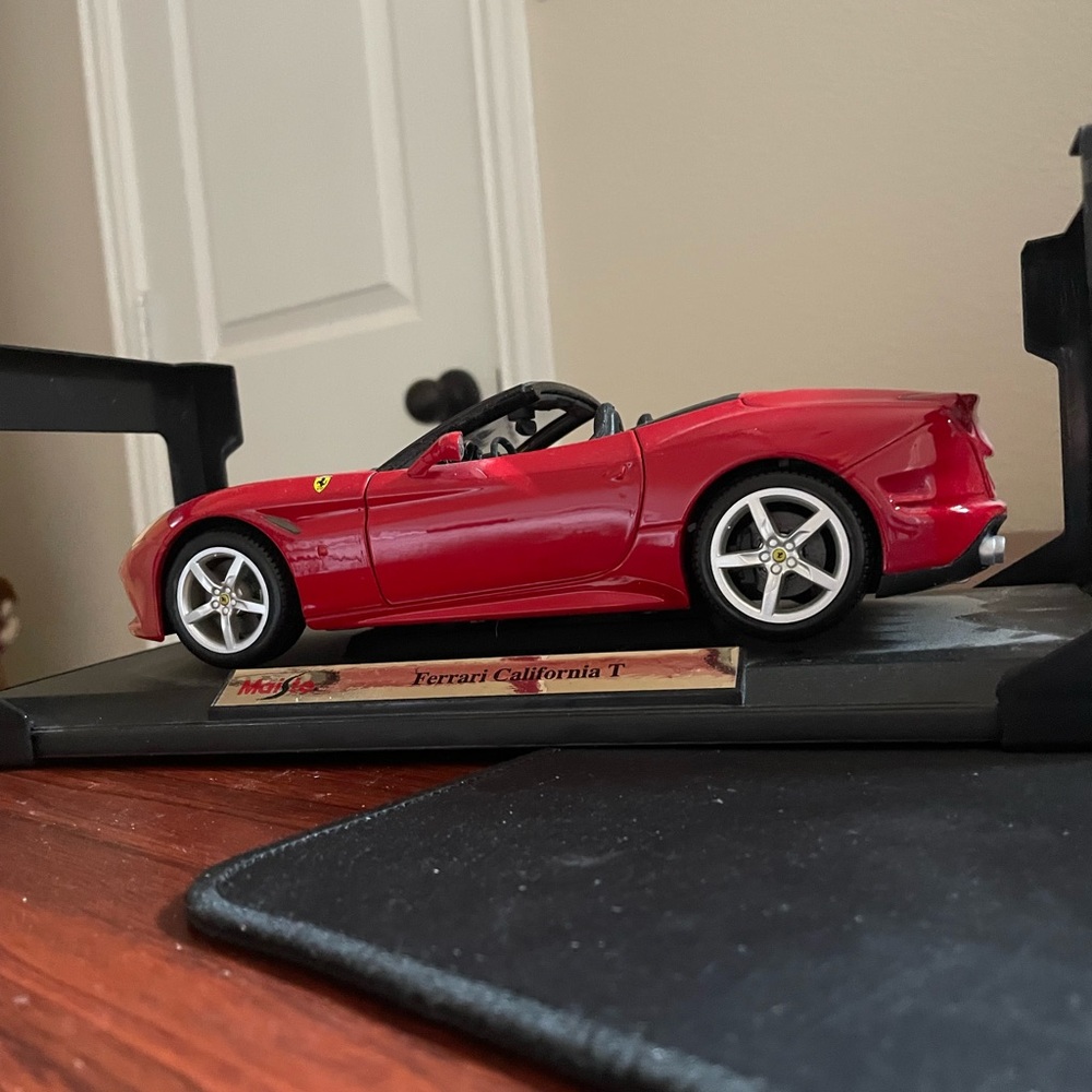 Maisto Ferrari California T
